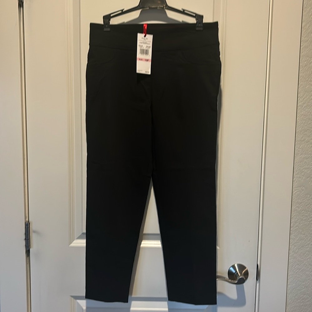 NWT Ruby Capris.   Size 10 Petite. Black